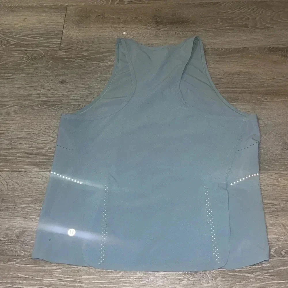 Lululemon Find Your Pace Ventilated Lightweight Running Tank Blue Cast medium